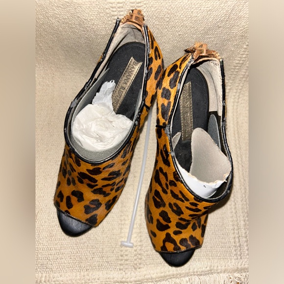 Banana Republic Leather Cowhair Leopard Print Open Toe High Heels - Picture 8 of 9